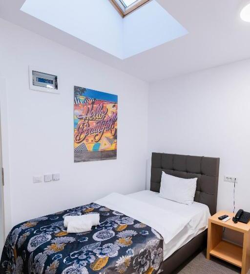 スタンダードシングルルーム, Urban