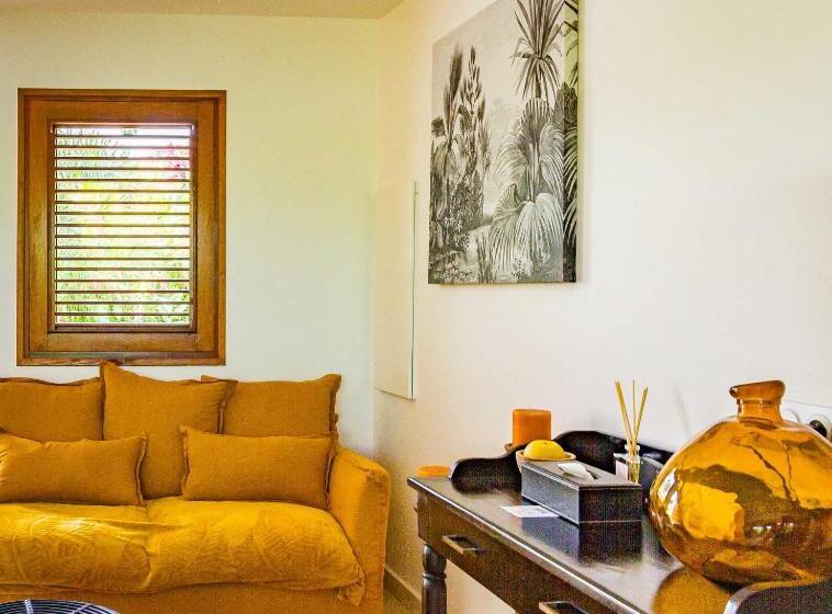 بانگلوی استاندارد, Habitation Saint Charles Hôtel De Charme & Spa