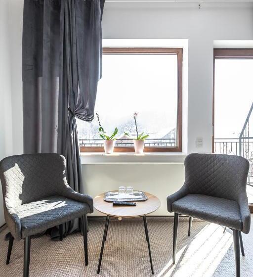 バルコニー付きスタンダードルーム, Emerald Residence