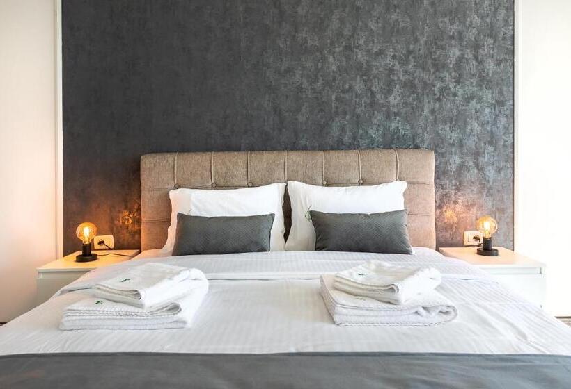 バルコニー付きスタンダードルーム, Emerald Residence