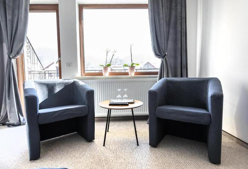 バルコニー付きスタンダードルーム, Emerald Residence