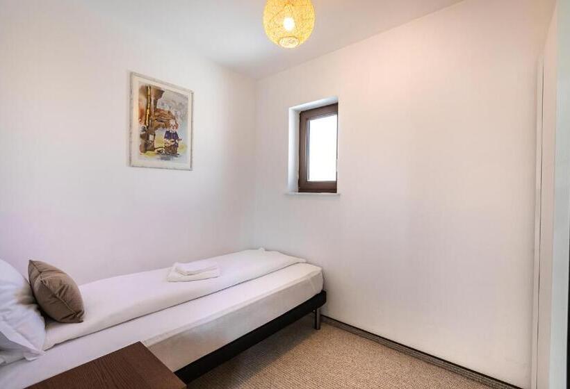 スタンダードトリプルルーム, Emerald Residence