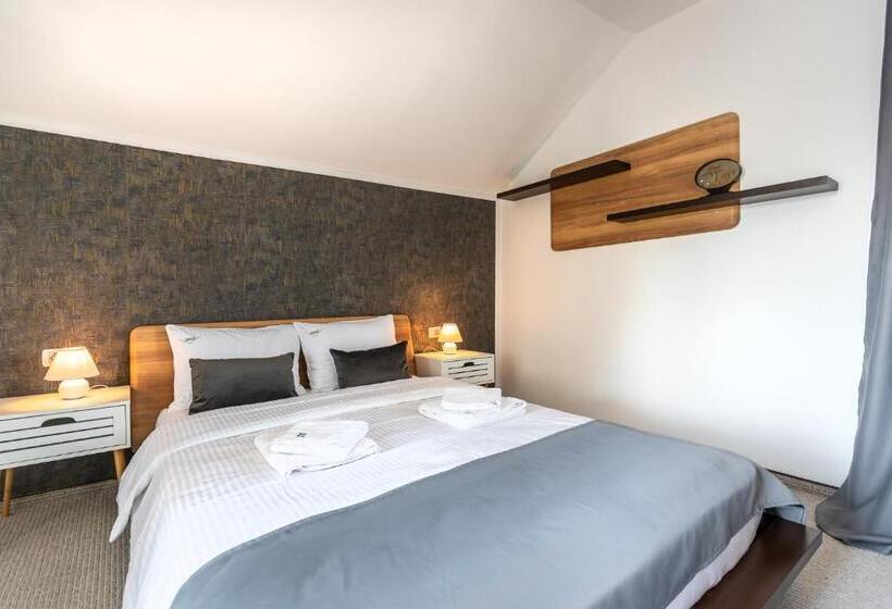 Номер Стандарт с Балконом, Emerald Residence