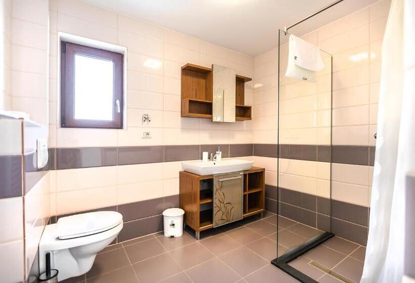 Номер Стандарт с Балконом, Emerald Residence