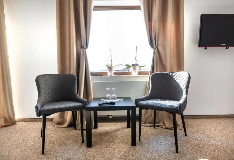 スタンダードトリプルルーム, Emerald Residence