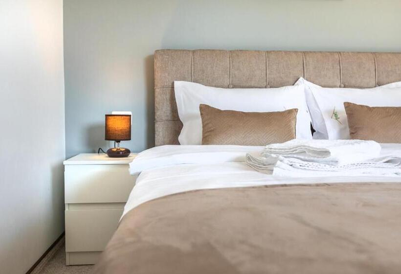 スタンダードトリプルルーム, Emerald Residence