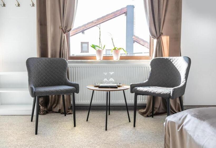 חדר סטנדרט לשלושה, Emerald Residence