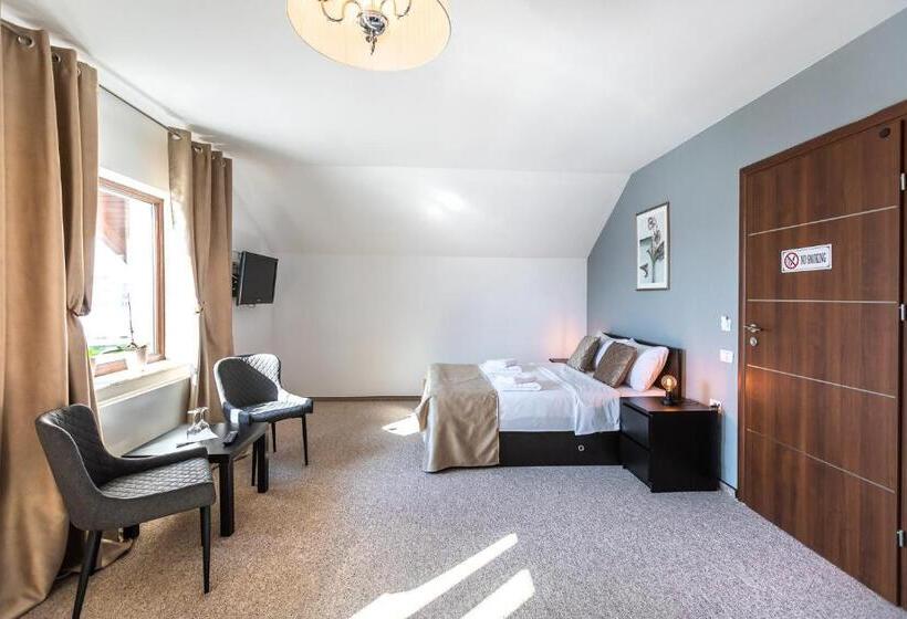 スタンダードトリプルルーム, Emerald Residence