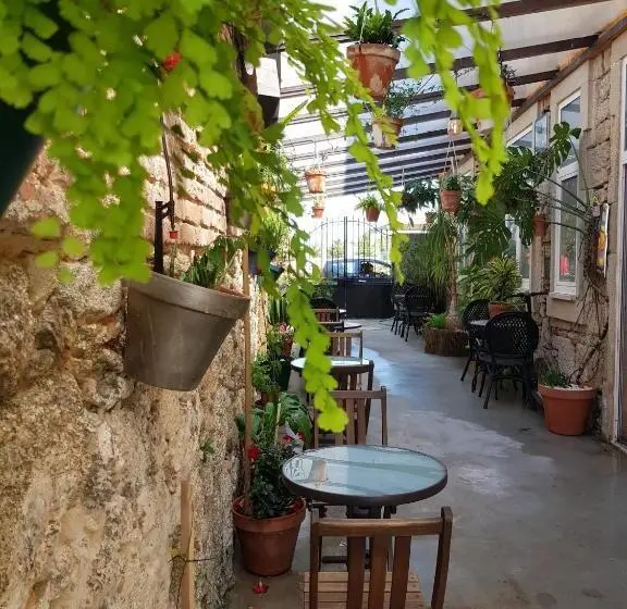 اتاق لوکس, Garden Place Alojamento Local