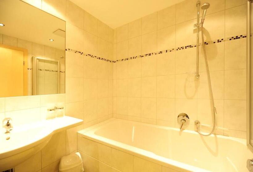 침실 2개 아파트, Chesa Arella