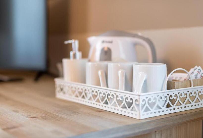 اتاق استاندارد سه نفره, Stella