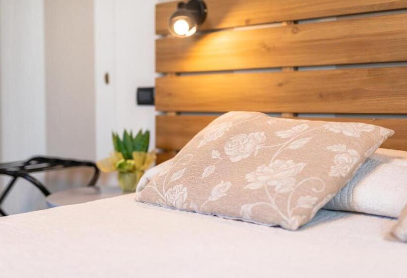 اتاق استاندارد سه نفره, Stella