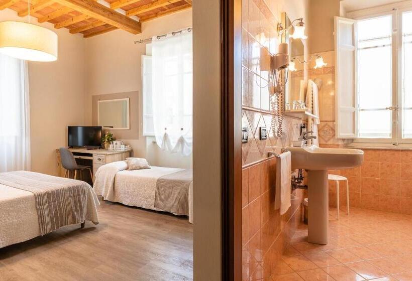 اتاق استاندارد سه نفره, Stella