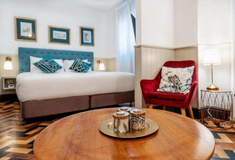 Deluxe Suite King Bed, Cremorne Point Manor