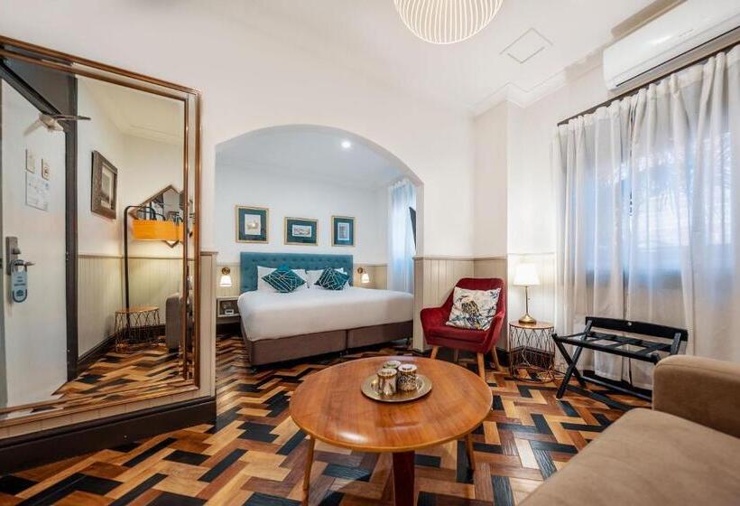 Deluxe Suite King Bed, Cremorne Point Manor