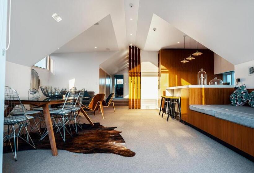 , Cremorne Point Manor