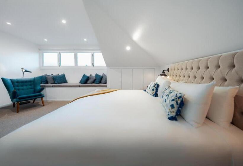 , Cremorne Point Manor