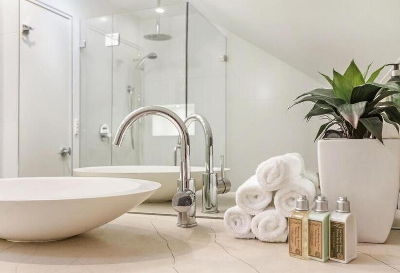 , Cremorne Point Manor