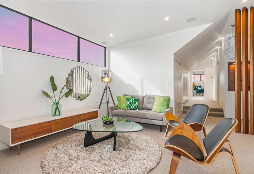 , Cremorne Point Manor