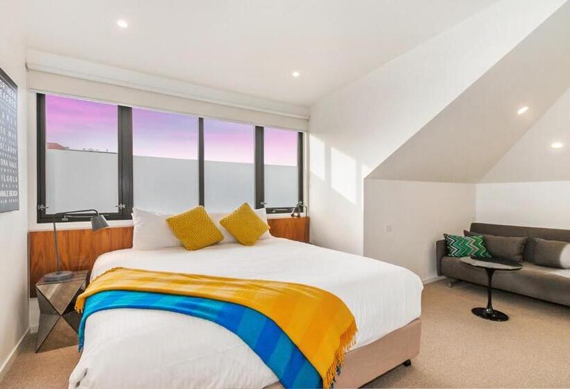 , Cremorne Point Manor