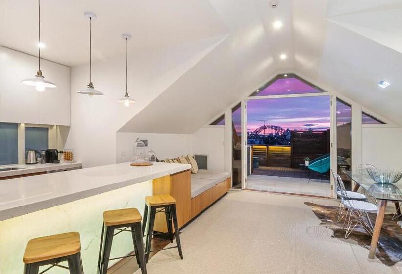 , Cremorne Point Manor