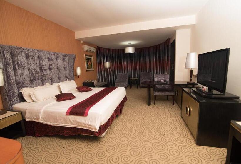 سوییت جونیور, Crown Vista