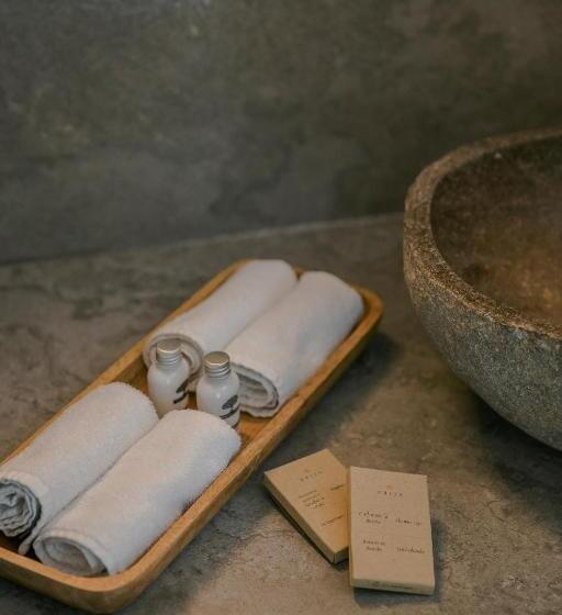 חדר משפחתי, Daluz Boutique