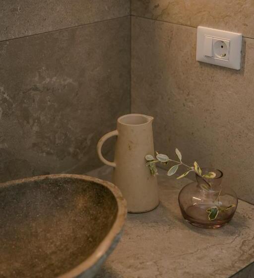 חדר משפחתי, Daluz Boutique