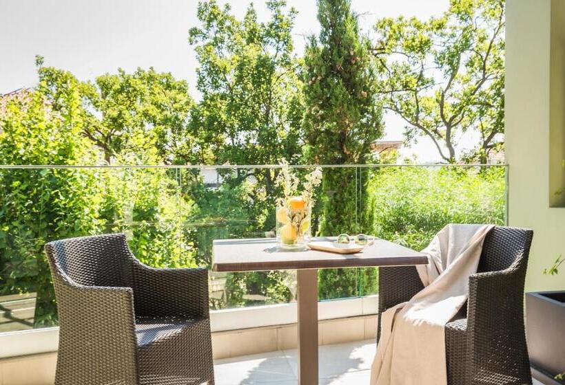 חדר משפחתי, Daluz Boutique