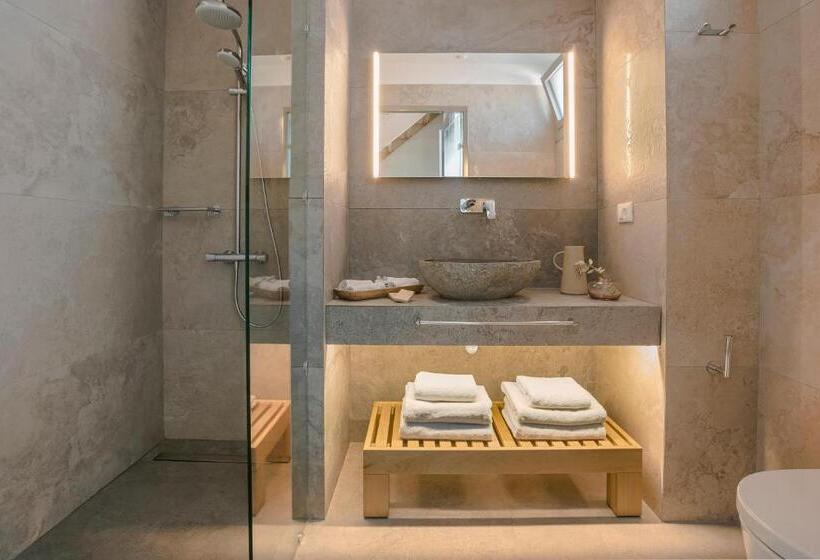 חדר משפחתי, Daluz Boutique