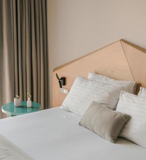 חדר משפחתי, Daluz Boutique