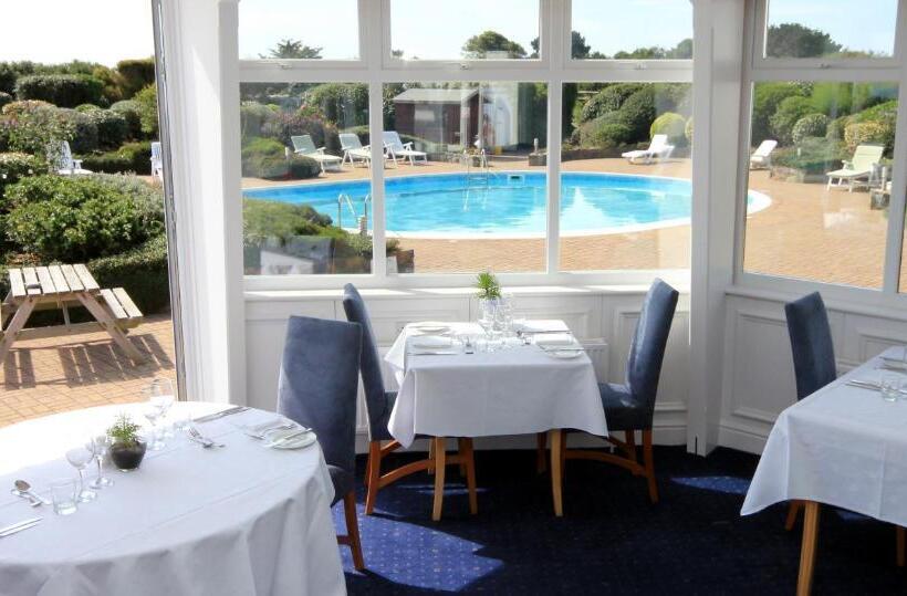 标准单人间, Jerbourg