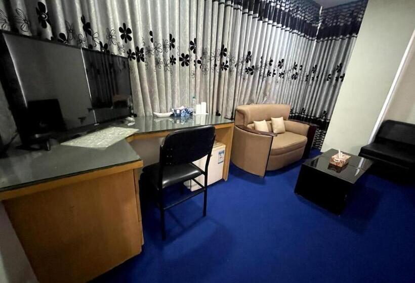 سوئیت با تخت بزرگ, Milina