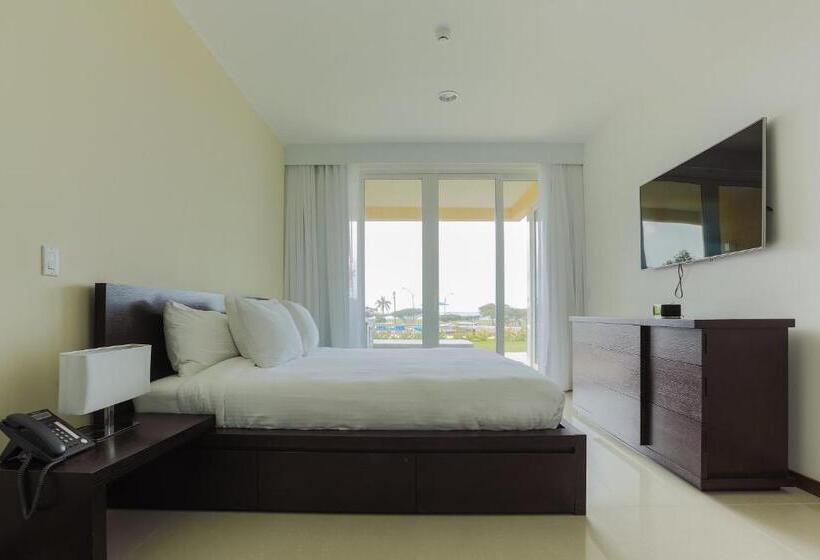 带1个卧室的顶楼公寓, Blue Residences