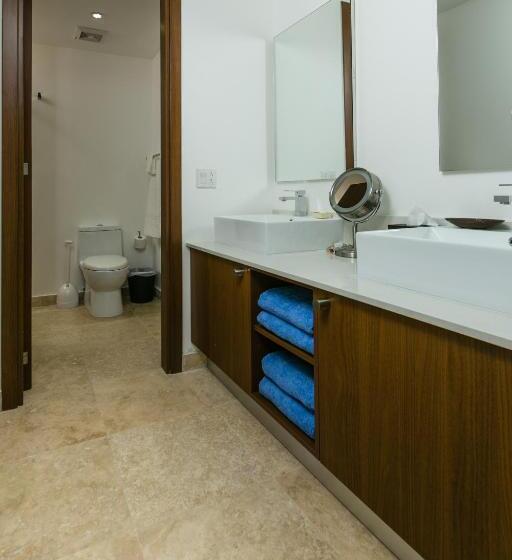 带1个卧室的顶楼公寓, Blue Residences