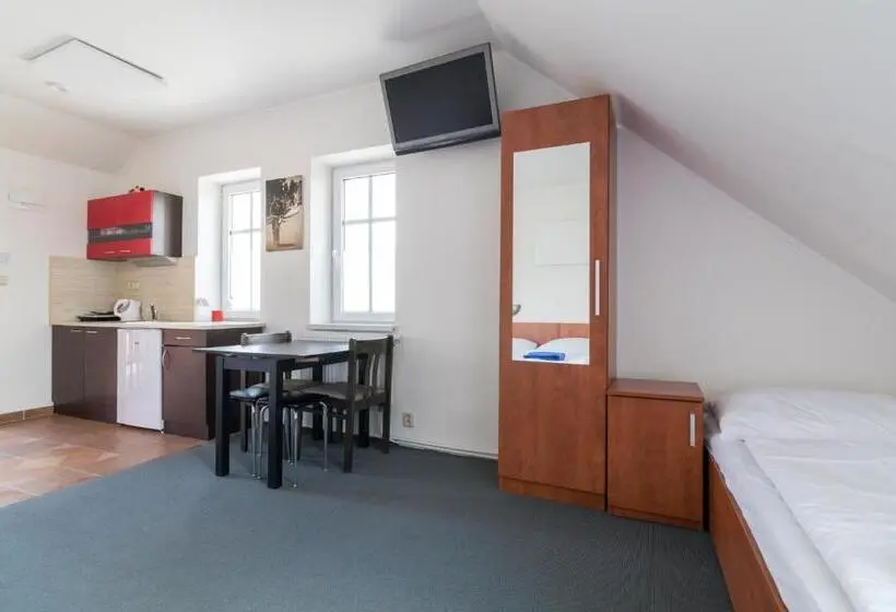 Huoneisto 1 Makuuhuone Terassi, Apartmány Fojtova Studna