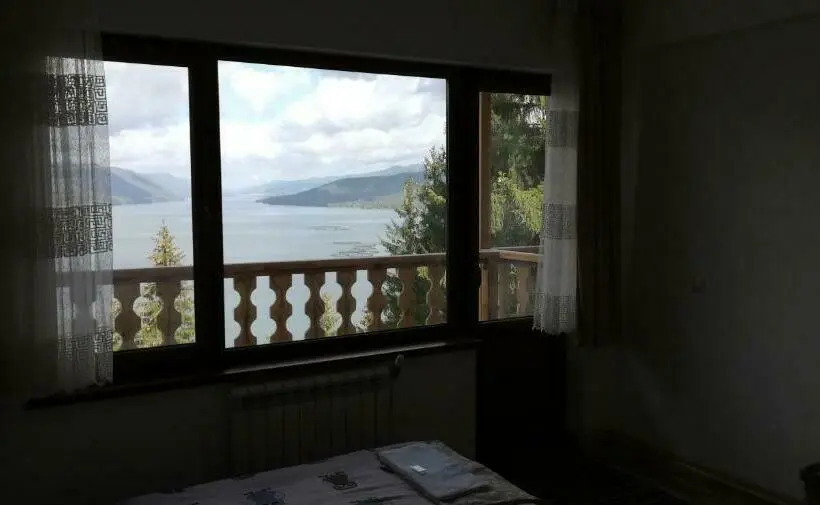 Cameră Standard cu Vedere la Lac, Eldosport
