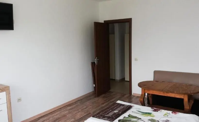 Cameră Familiară, Eldosport