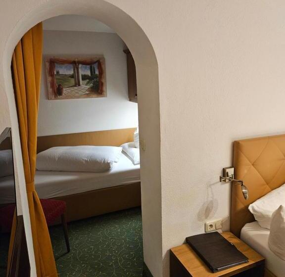 غرفة قياسية ثلاثية, Das Elisabeth