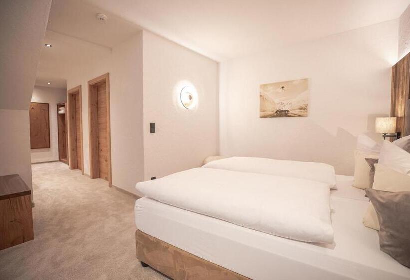 جناح جونيور, Das Elisabeth