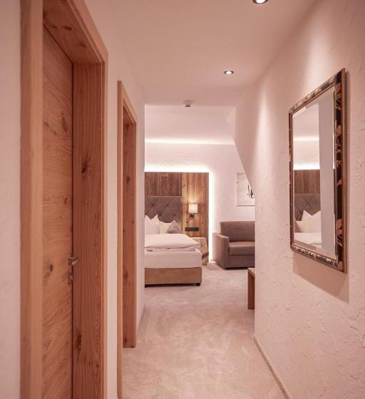 جناح جونيور, Das Elisabeth