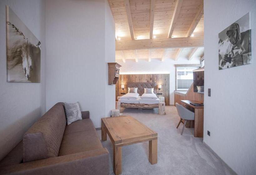 جناح مطلّ علي الجبل, Das Elisabeth