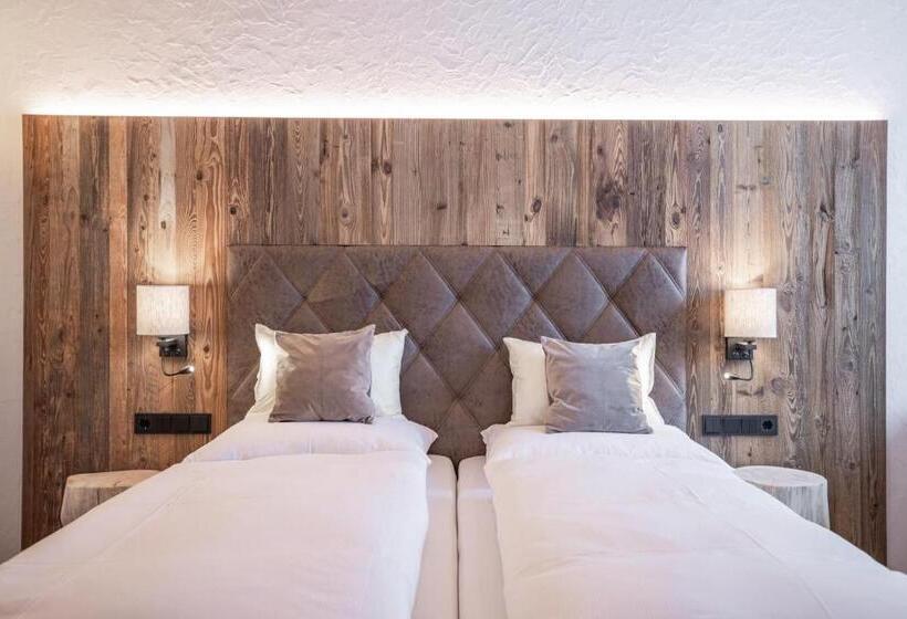 جناح مطلّ علي الجبل, Das Elisabeth