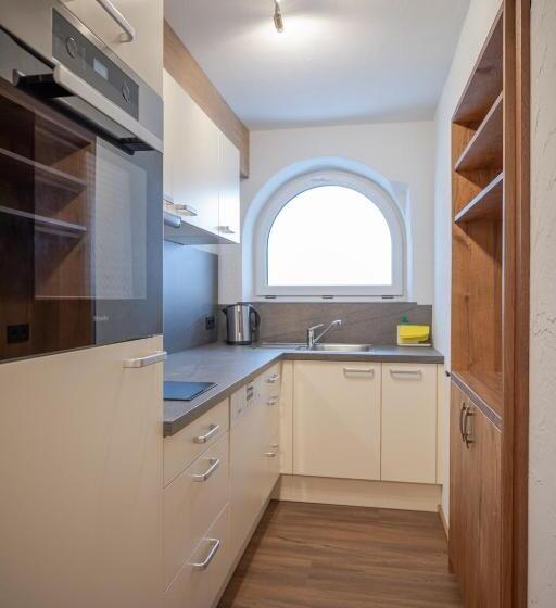 شقة غرفة واحدة, Das Elisabeth