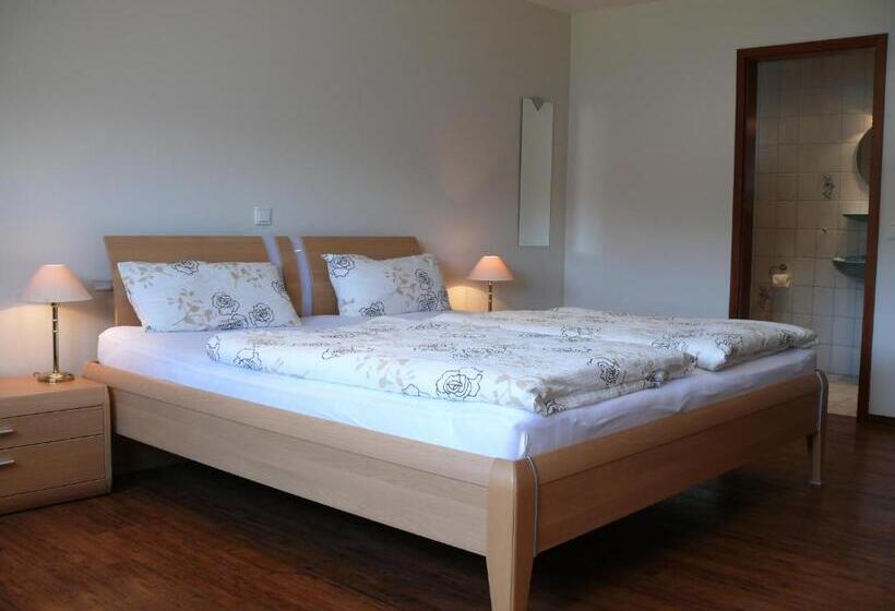 Номер Стандарт, Ferienweingut Wolfgang Adamy