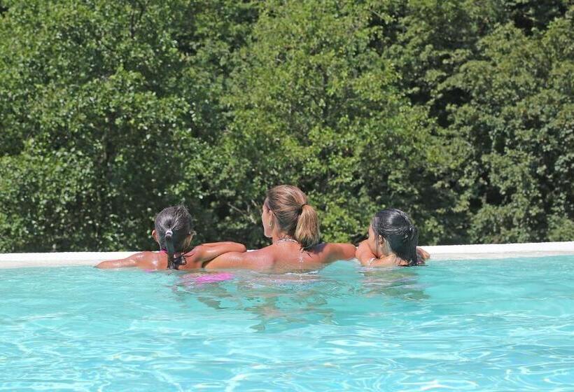 חדר משפחתי, Piccola Valle