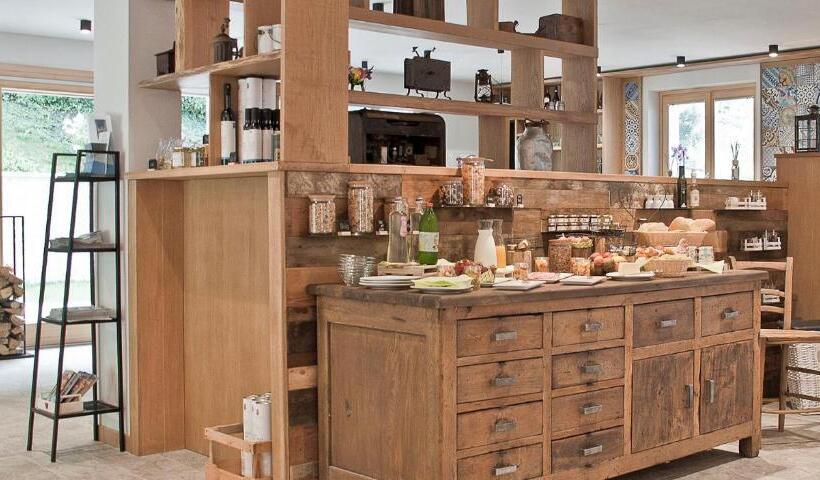 חדר משפחתי, Piccola Valle