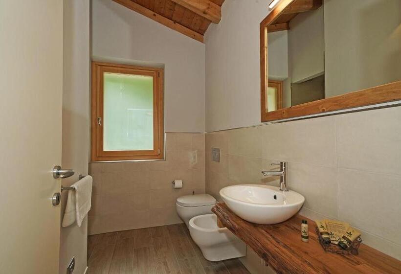 חדר משפחתי, Piccola Valle