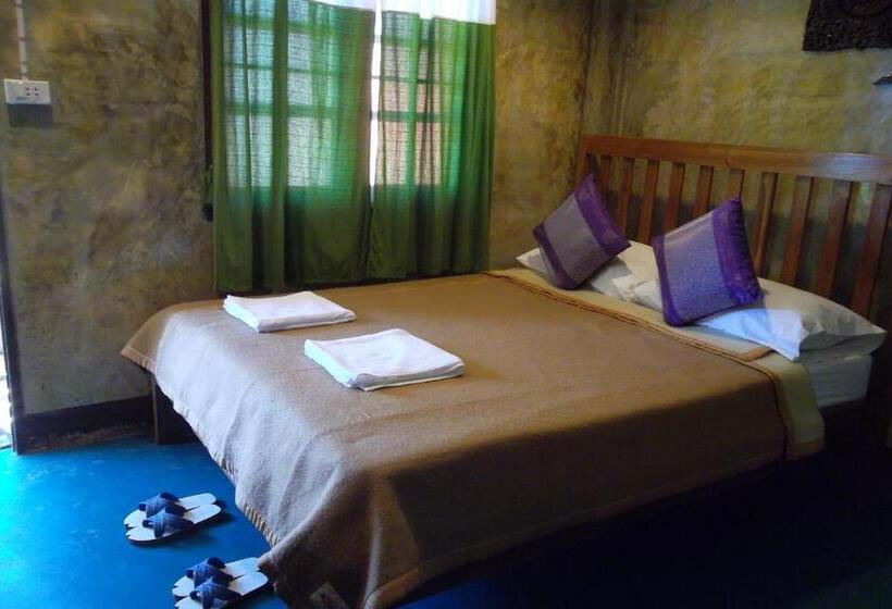 بنجلو قياسى, Tamarind Grand Resort Mae Sariang