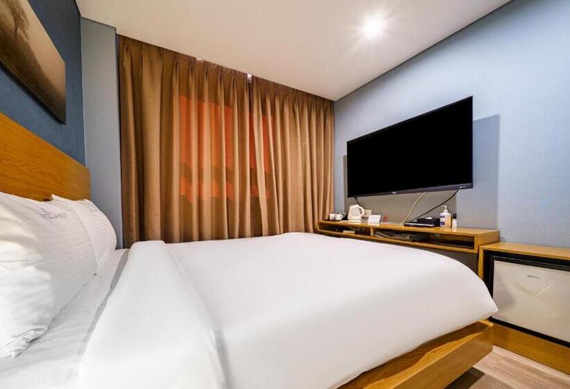 اتاق کلاس بیزنس, Lamer